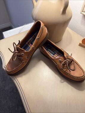 Sperry Tan/Brown Leather Classic 2-Eye Boat Shoes - women size 7M